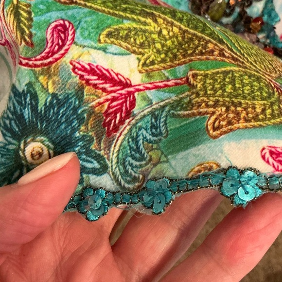 Alberto Makali silky vibrant floral blazer with stone embellishment closure - Picture 15 of 15